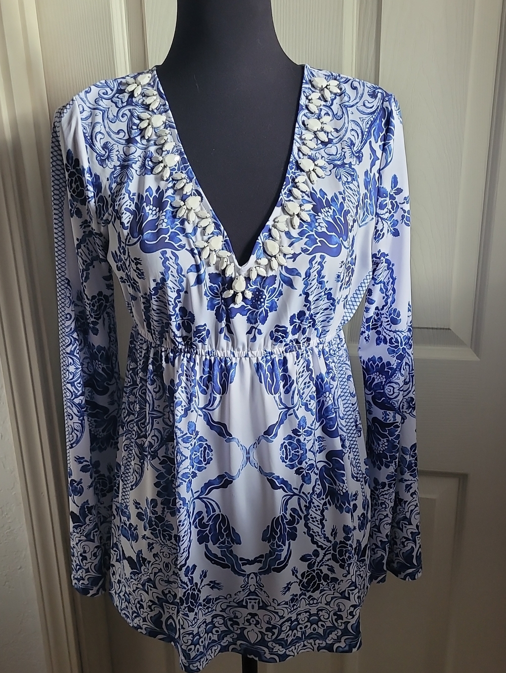 Boston Proper White and Blue Floral V-Neck Tunic SIZE S